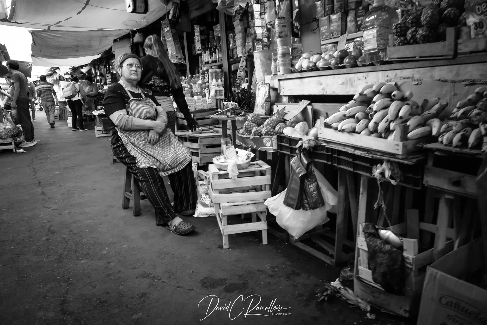 Marktstände im Mercado 4 in Asunción, wo Paraguayer frisches Obst und Gemüse für den Alltag kaufen