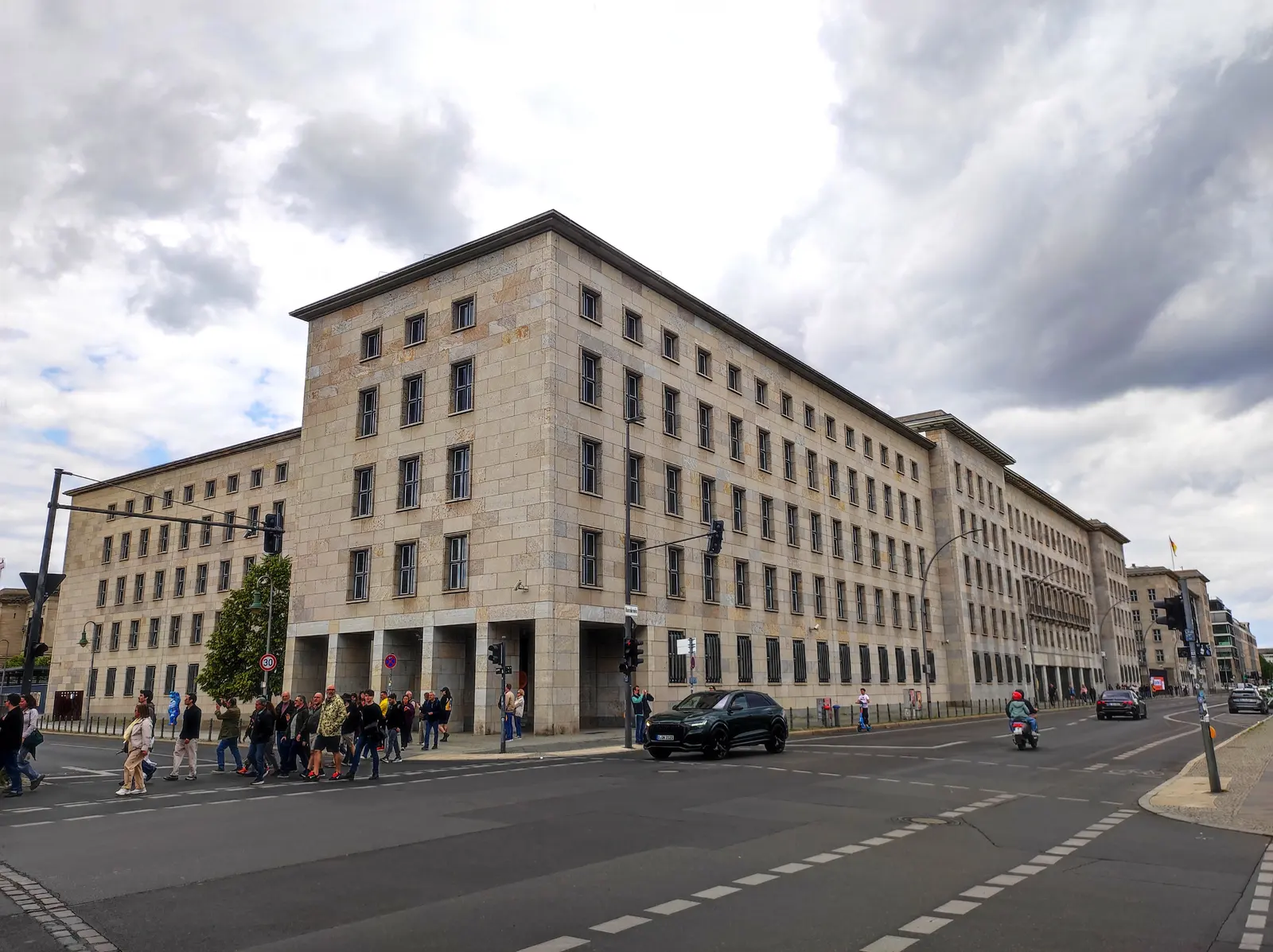 Spitzensteuersatz 2026: Ab wann er greift und wie Sie ihn legal senken