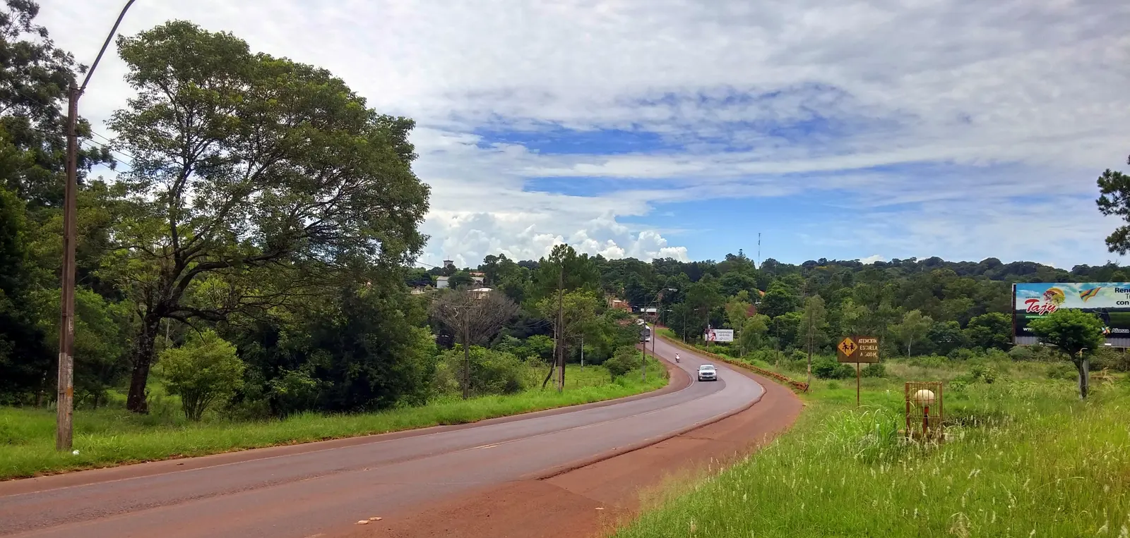 Die Ruta PY06 bei Hohenau im Departamento Itapúa, einer der deutschen Kolonien im Süden Paraguays